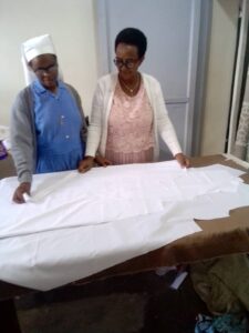 2023 ottobre 6 hicsum 28 italia rwanda spazio spadoni misericordia stiava sr agnes corso cucito formazione 225x300