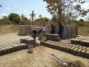2023 settembre 26 hicsum 38 tanzania castiglione lago misericordia spazio spadoni sr leah benedectine sisters mattoni pronti pollaio impresa sociale 3 300x225