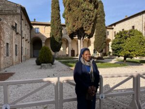 2024 marzo hicsum 44 italia suor francine religieuses instruction chretienne spazio spadoni sorelle santa gemma misericordia comunita pastorale visita assisi 5 300x225