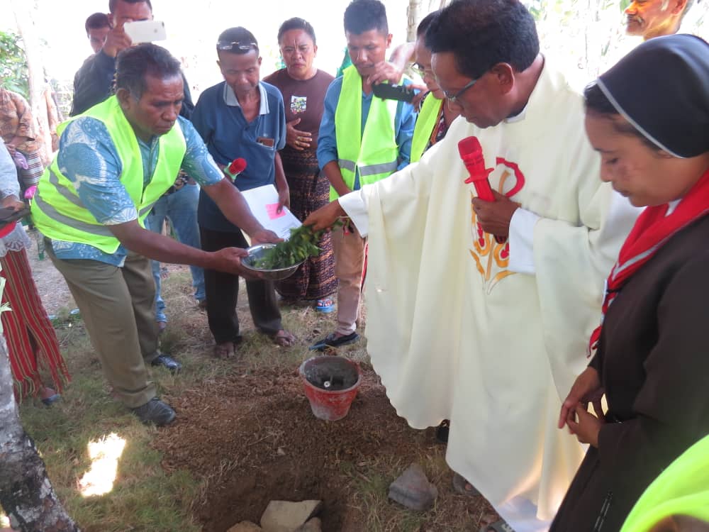 2025 4 ottobre suor ansila consegna foulard prima pietra casa operam opere misericordia spazio spadoni timor est 14