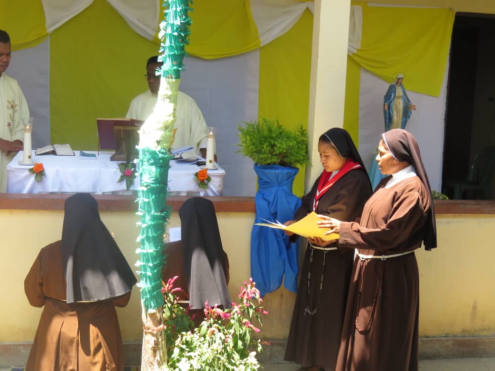 2025 4 ottobre suor ansila consegna foulard prima pietra casa operam opere misericordia spazio spadoni timor est 15
