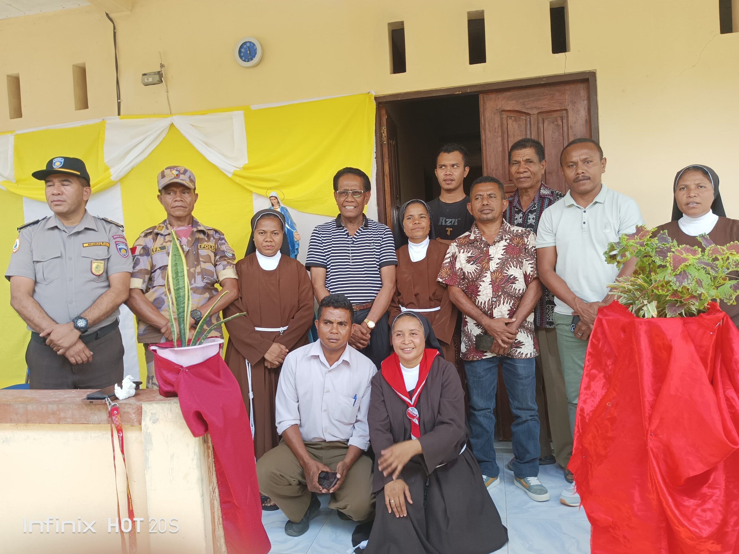 2025 4 ottobre suor ansila consegna foulard prima pietra casa operam opere misericordia spazio spadoni timor est 17 scaled