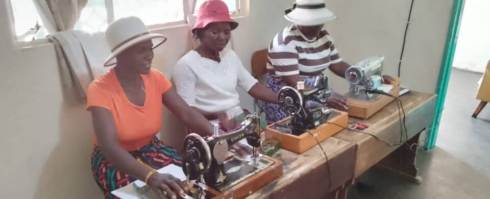 2025 décembre 11 mère Bernadette Zimbabwe femmes dans le projet couture spazio + spadoni e1771319096273