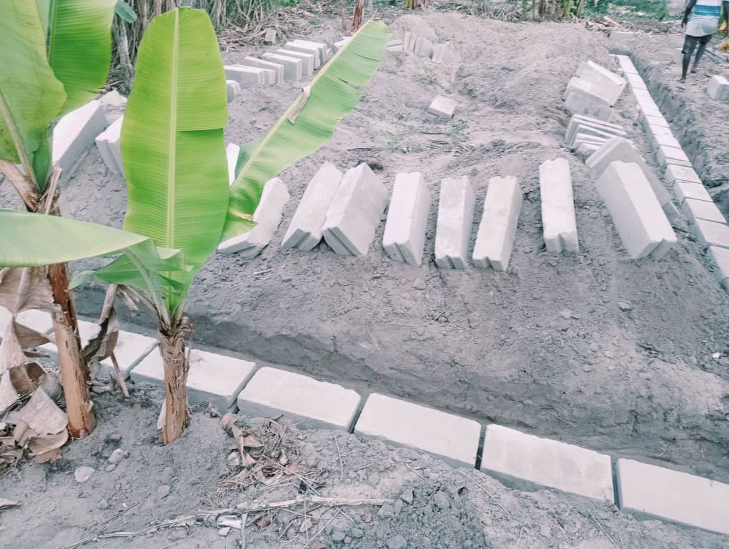 2025 agosto 7 suor milia inizio costruzione pollaio tanzania progetto hic sum spazio spadoni 1