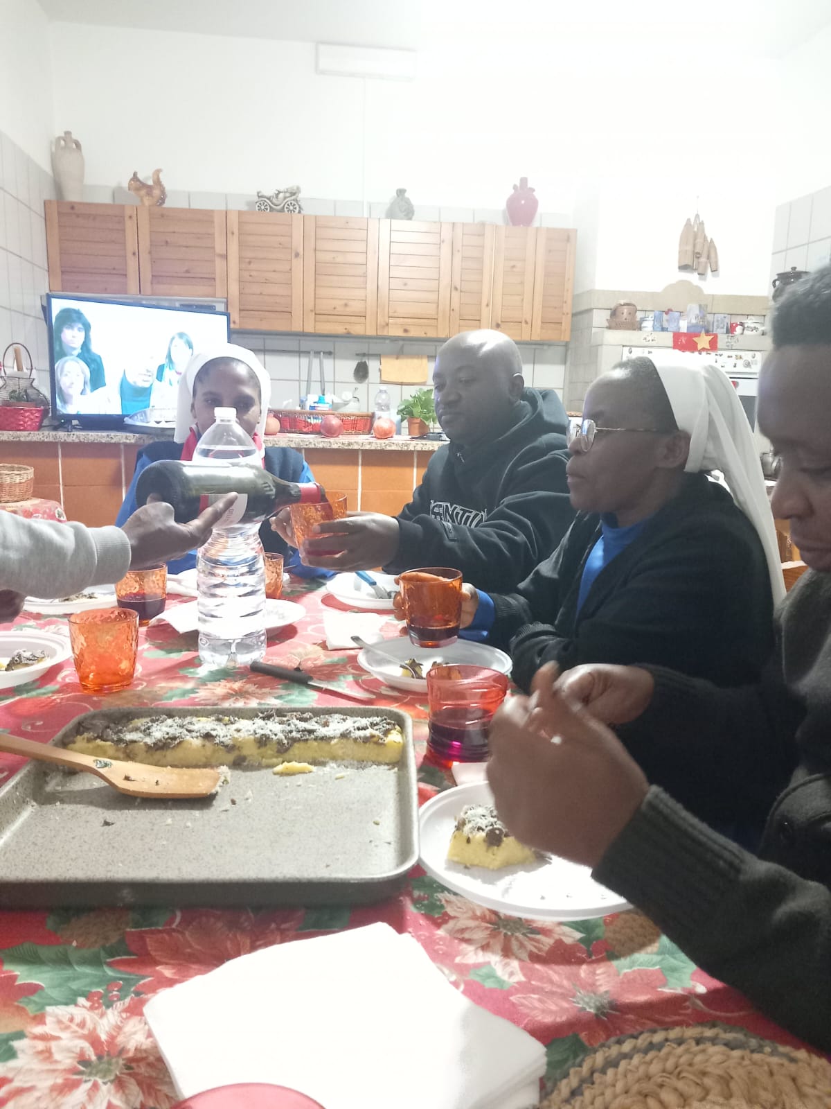 2025 dicembre 17 suor marie louise misericordia portopalo progetto hic sum spazio spadoni opere misericordia pranzo suore comunita 4