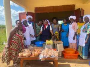 2025 giugno 13 suor christine panificio pane misericordia mbarara uganda progetto hic sum spazio spadonijpg 1 300x225