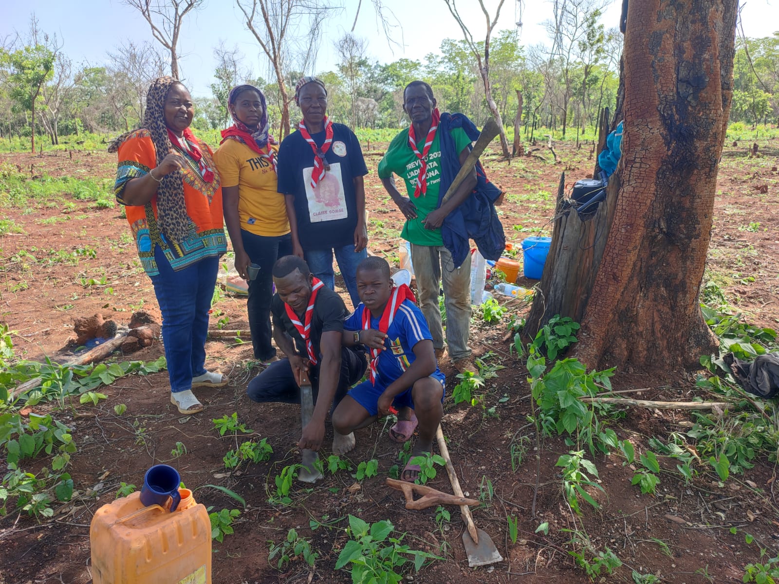2025 juin 6 récolte bénévoles arachides sœur myriam spazio + spadoni centrafrique 1