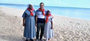 2025 giugno luglio stefano suor leah tanzania spazio spadoni pollaio impresa sociale 13 300x139