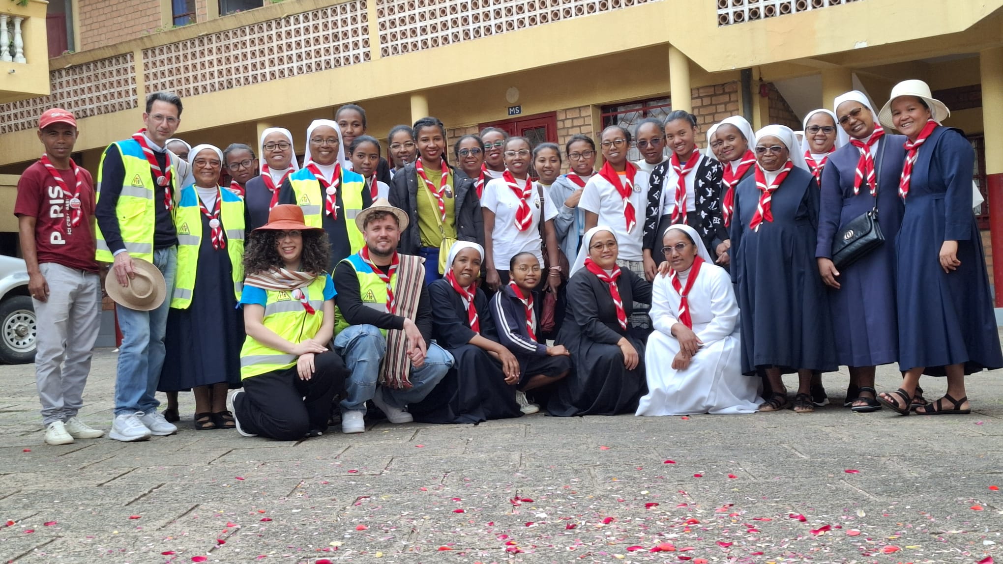 2025 marzo 14 15 volontari misericordia adrano madagascar suor esther yolande progetto hic sum spazio spadoni 1