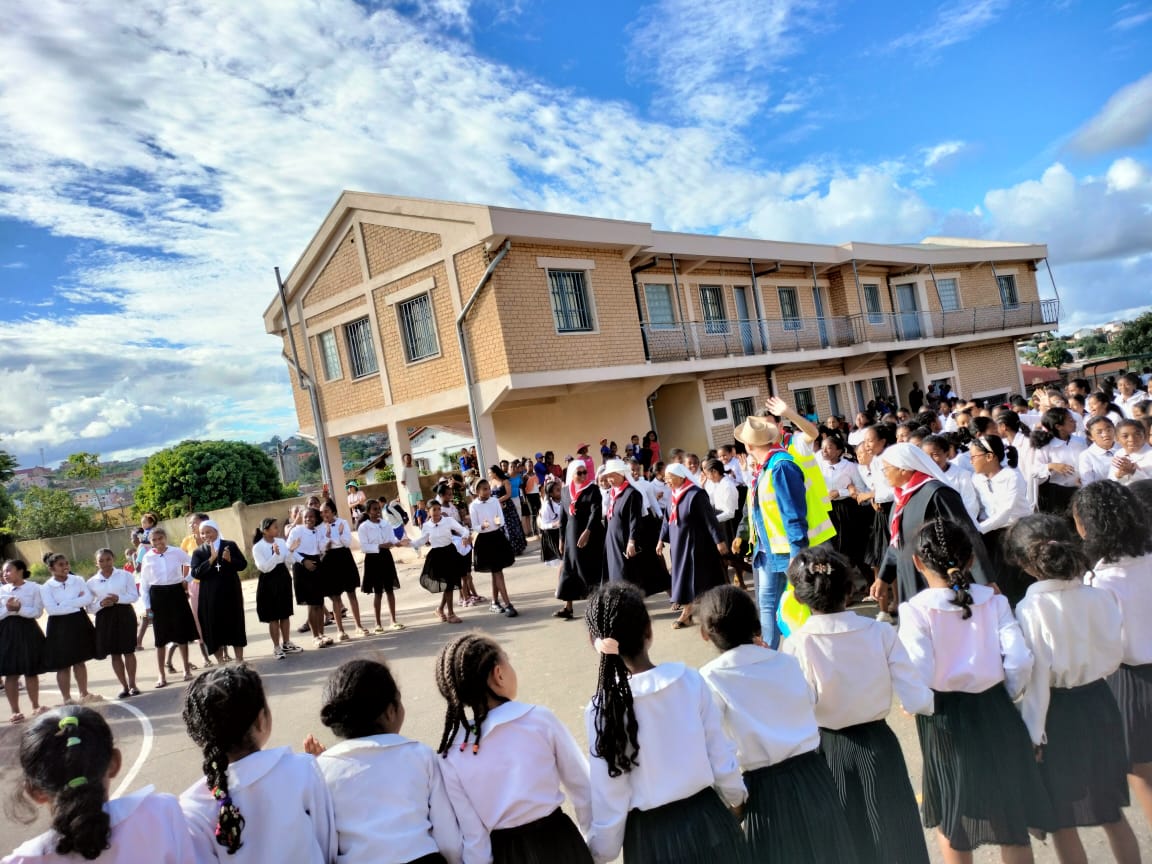 2025 marzo 20 volontari misericordia adrano madagascar suor esther yolande progetto hic sum spazio spadoni 2
