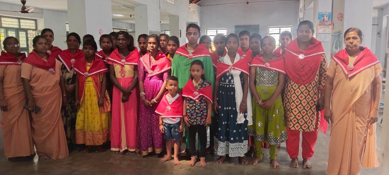 2025 novembre 10 india suor latha spazio spadoni progetto hic sum sartoria fine secondo corso 6 mesi 15 ragazze 1