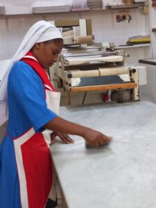 2025 settembre 23 italia suor marie louise misericordia portopalo progetto hic sum spazio spadoni formazione pane 6 225x300