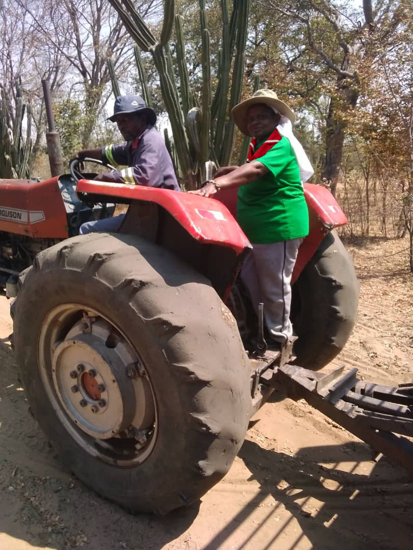 2025 septembre 25 zimbabwe sœur bernadette spazio + spadoni projet hic sum œuvres de miséricorde agriculture sœur tracteur 2