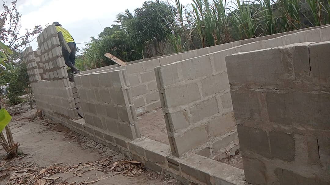 2025 settembre 3 suor milia tanzania inizio lavori pollaio impresa sociale progetto hic sum spazio spadoni 1