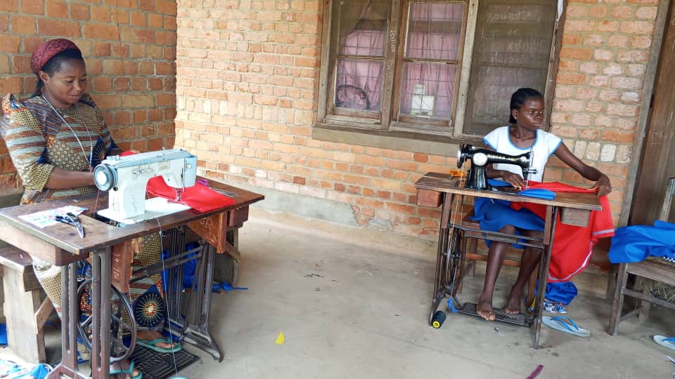 2026 12 avril foulard spazio + spadoni habitants basankusu congo sœur félicité œuvres de miséricorde opera m 1