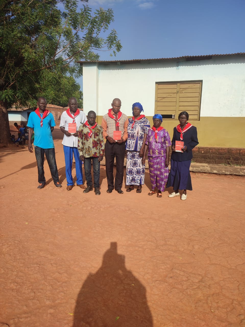 2026 avril 1 plaque foulard habitants spazio + spadoni sœur myriam centrafrique bouca œuvres de miséricorde operam 13