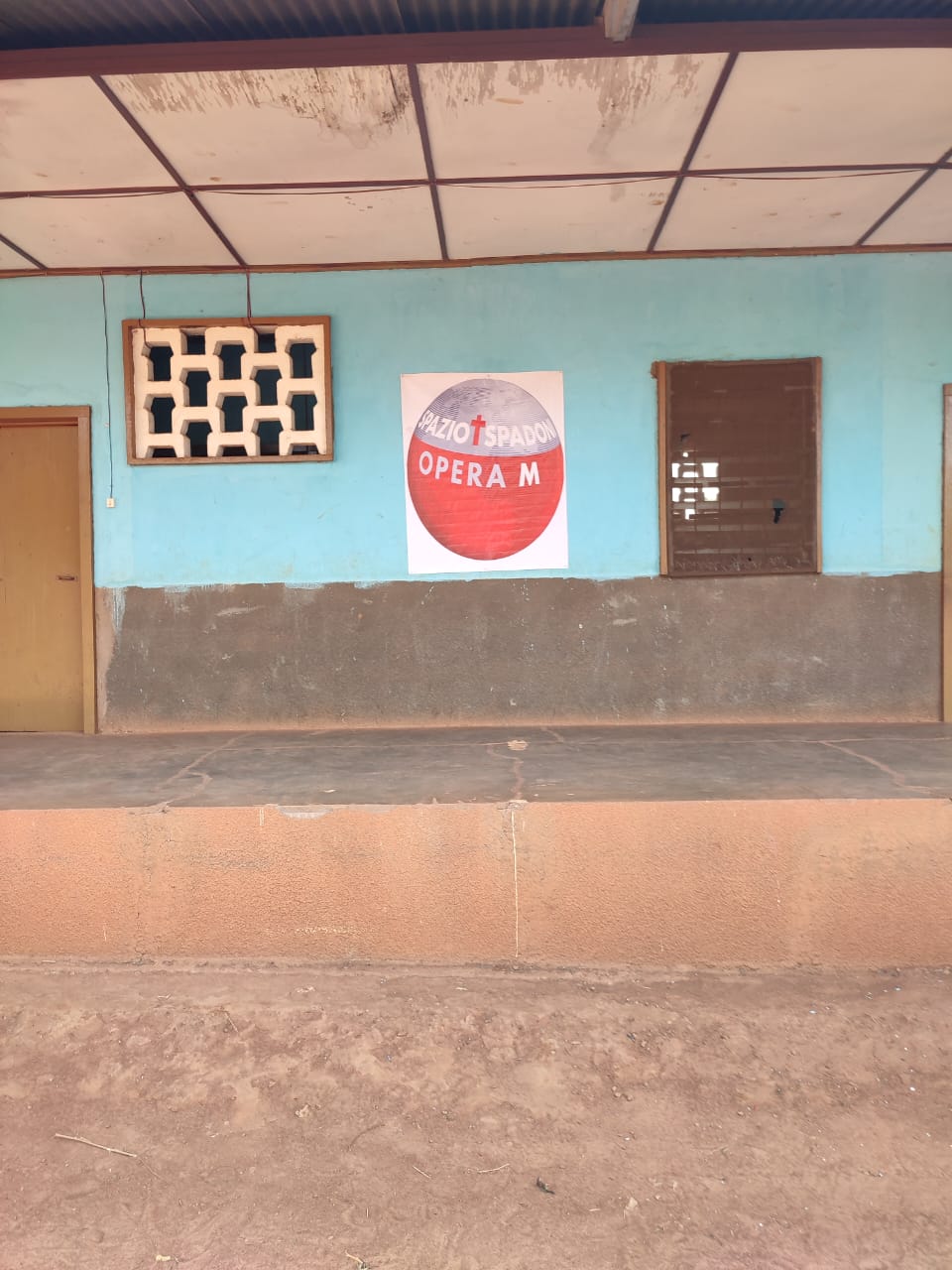 2026 avril 1 plaque foulard habitants spazio + spadoni sœur myriam centrafrique bouca œuvres de miséricorde operam 6