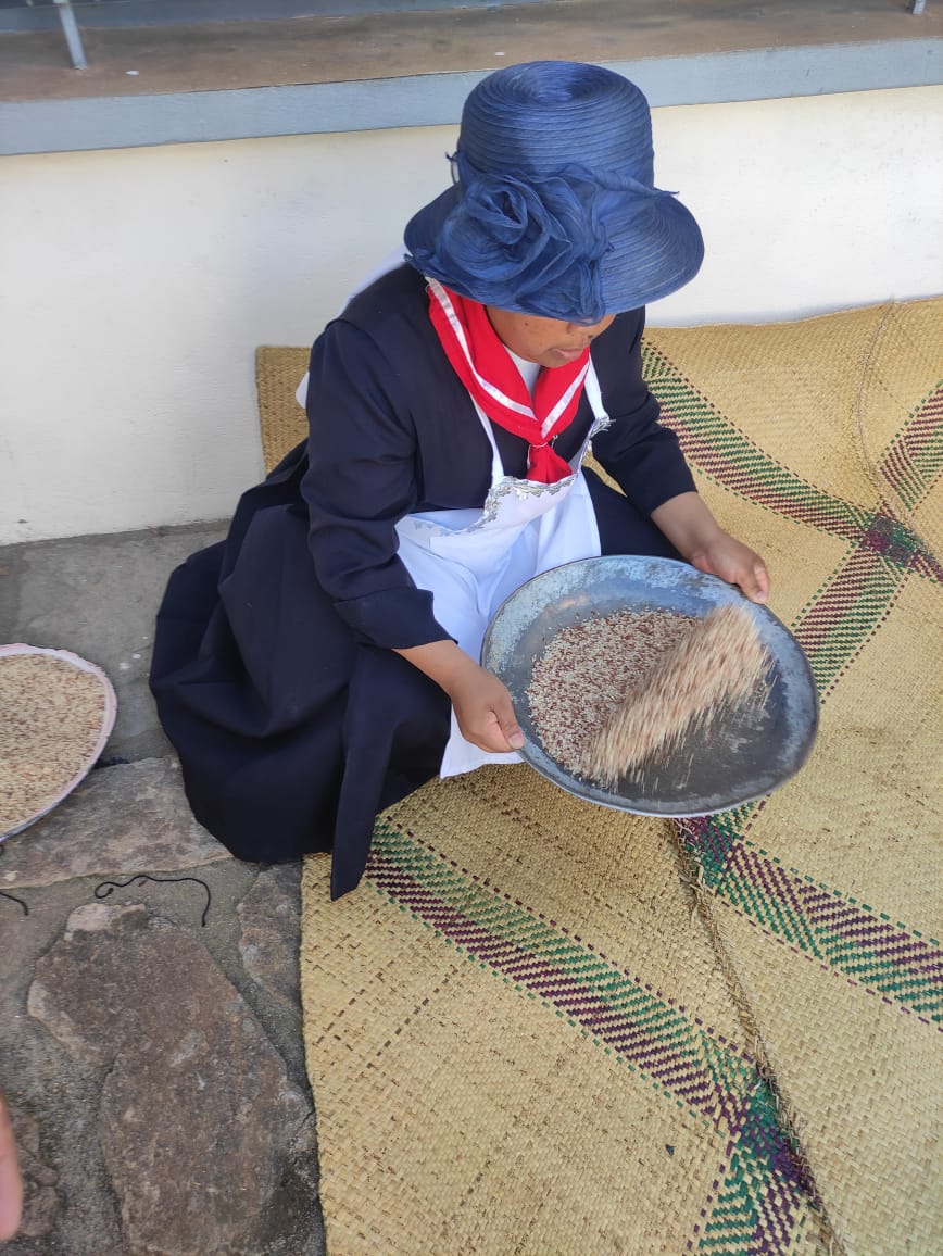 2026 gennaio 18 volontari madagascar opere misericordia foulard operam spazio spadoni adrano hic sum suor esther 10
