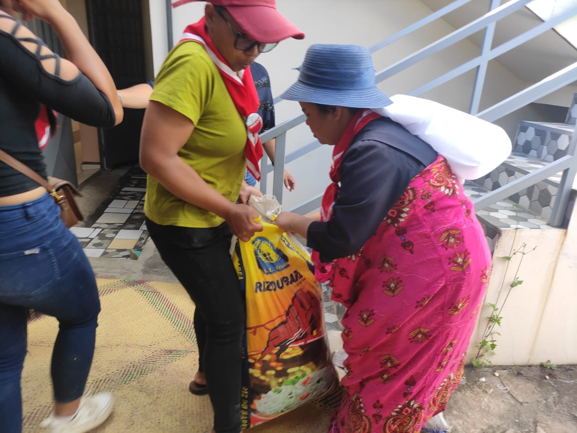 2026 gennaio 18 volontari madagascar opere misericordia foulard operam spazio spadoni adrano hic sum suor esther 5