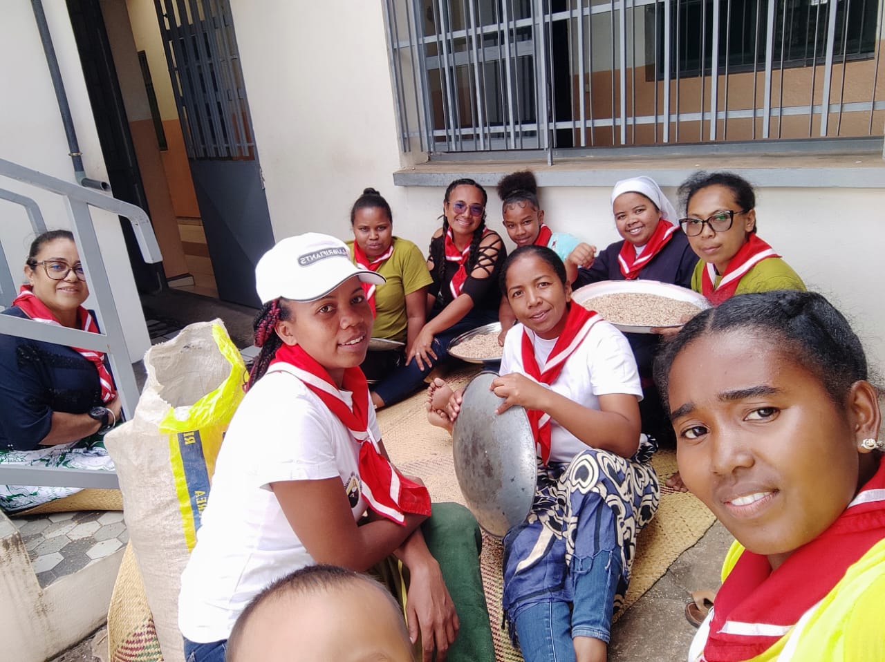 2026 gennaio 18 volontari madagascar opere misericordia foulard operam spazio spadoni adrano hic sum suor esther 7