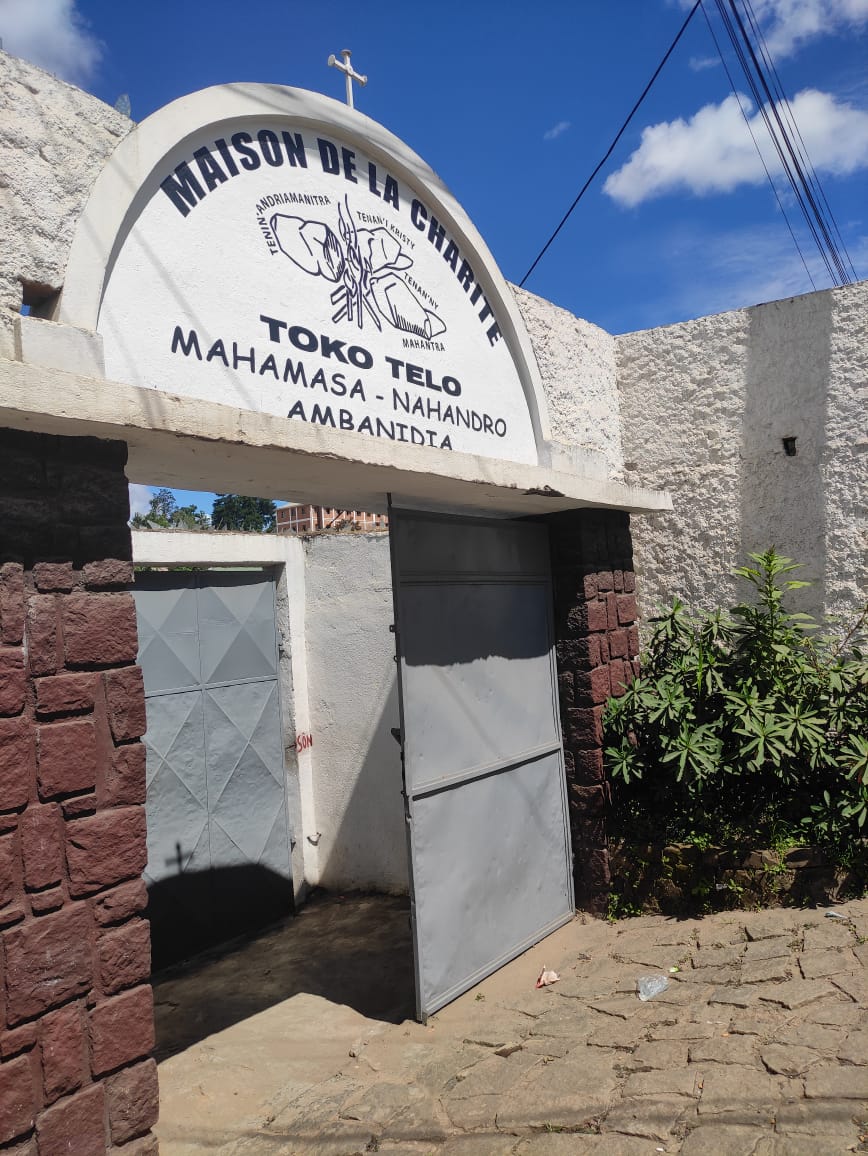 2026 gennaio 18 volontari madagascar opere misericordia foulard operam spazio spadoni adrano hic sum suor esther 8