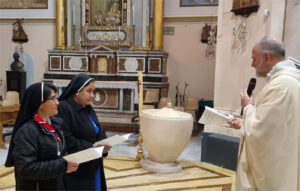F perla2023 febbraio 7 hicsum 20 rosolini misericordia spazio spadoni sr angelica perla rinnovo voti chiesa madre 6 copia 300x191