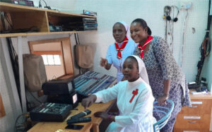 Preparazione forum Nairobi agosto 2024 sr Joan Sr Marie Louise e Jeaninne 300x187