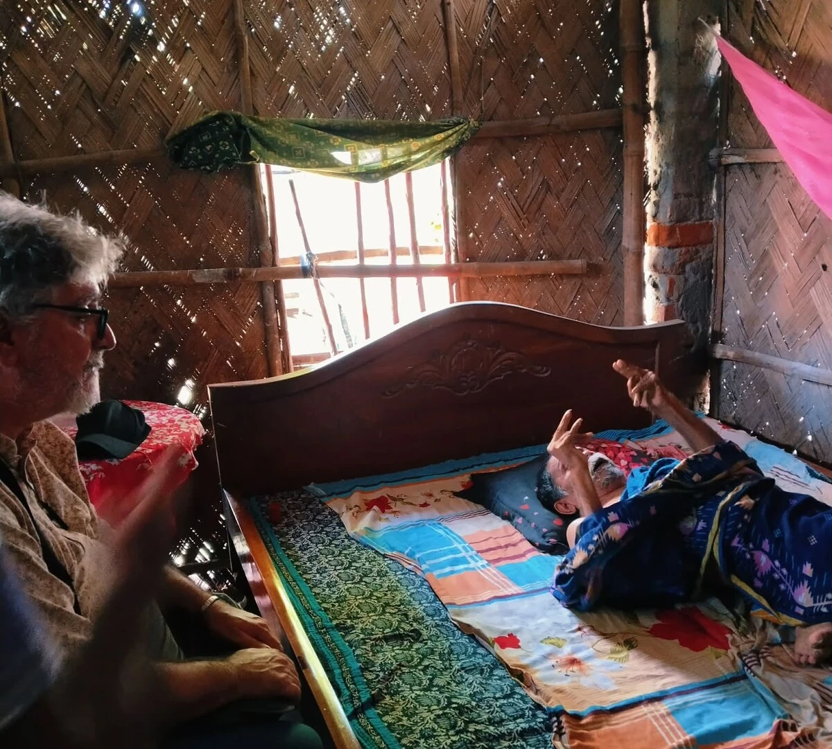 Visita ad un anziano in Bangladesh